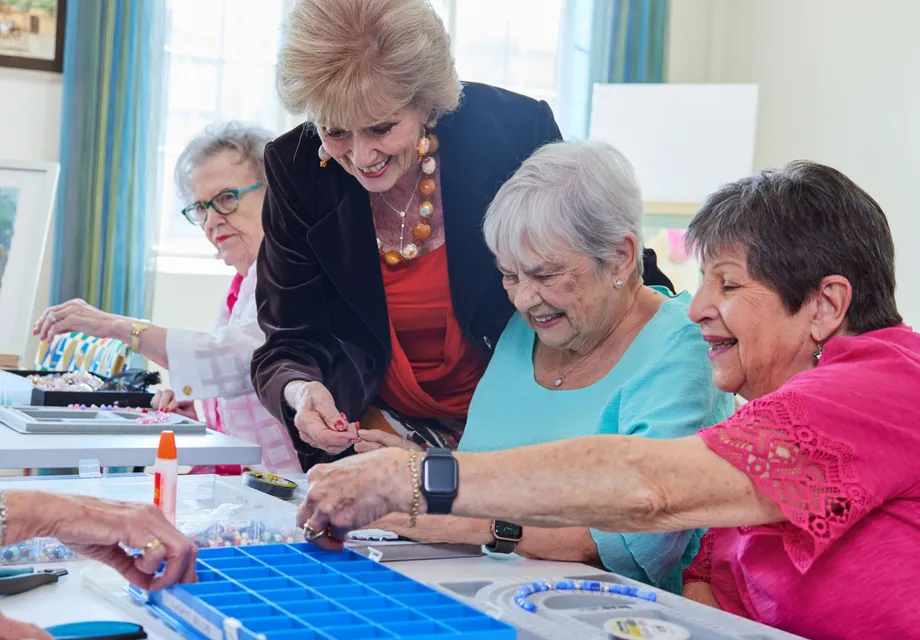Senior programs Peoria: art class