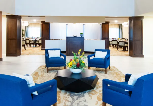 ACOYA Mesa lobby with modern and cozy seating