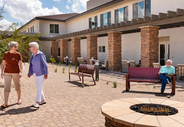 ACOYA Mesa seniors enjoy their courtyard and firepit.