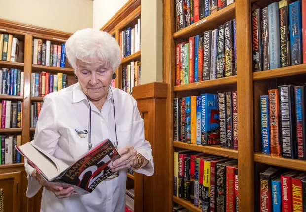 Assisted Living in Snohomish County with a library