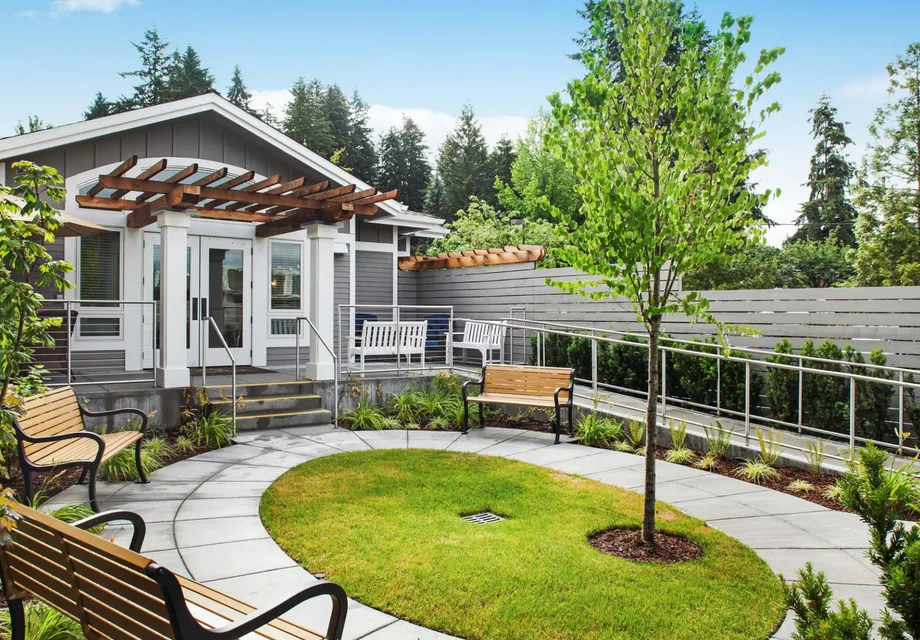 Senior Living in Bothell, WA with a courtyard