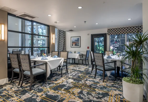 Senior Living in Kirkland with open dining rooms.