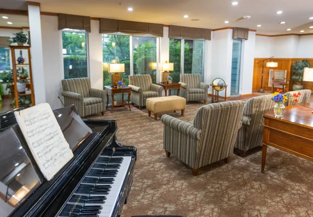 Senior Living in Seattle, WA with a piano.