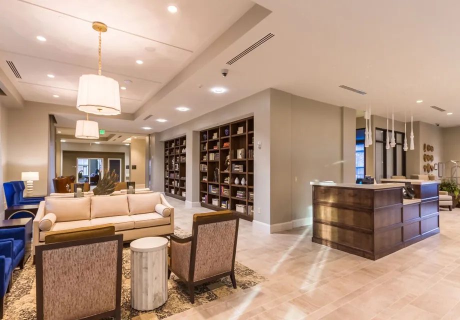 Large library in the lobby of Tribute at One Loudoun.