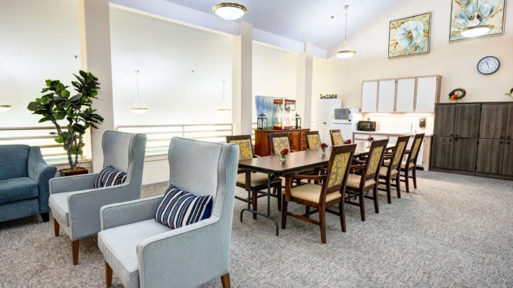 Bright and inviting common area, perfect for gatherings and fostering community connections.