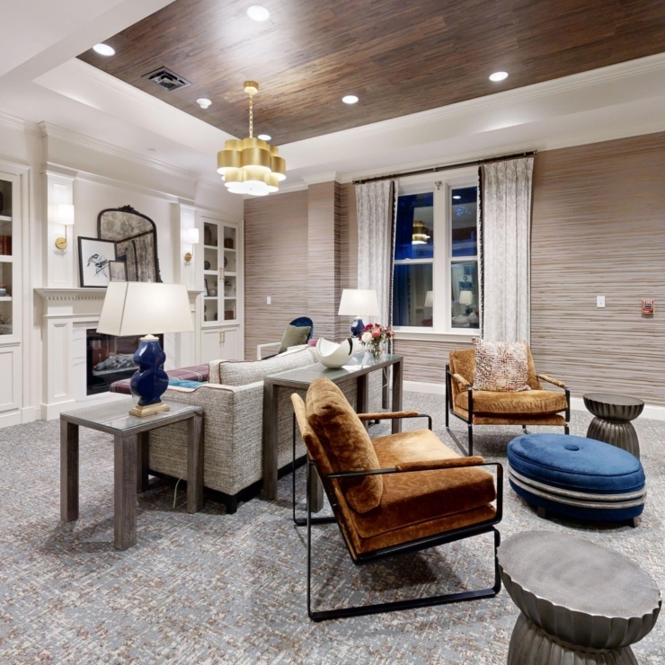 A welcoming lounge with elegant furnishings, perfect for relaxation and socializing among friends.