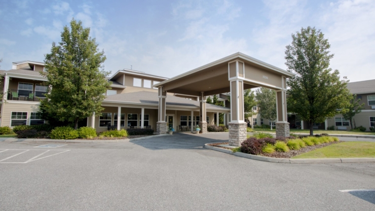 A welcoming entrance with lush landscaping invites residents into a vibrant community atmosphere.