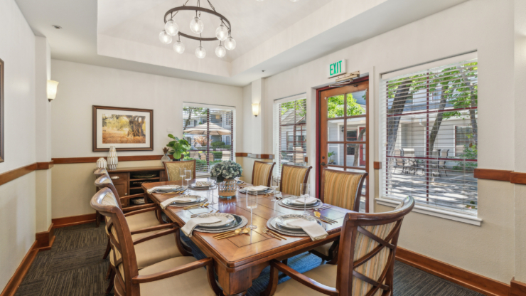 Dining room.