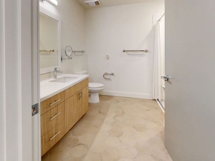 Bright and inviting bathroom featuring modern amenities, fostering comfort and accessibility.
