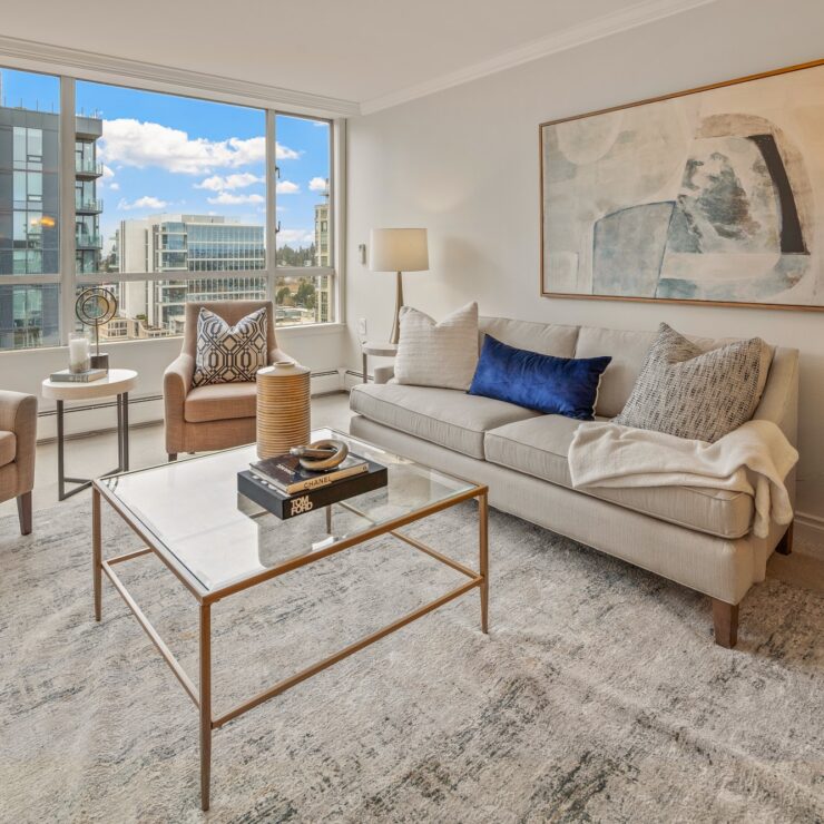 Bright and inviting living space, perfect for community gatherings and relaxation.