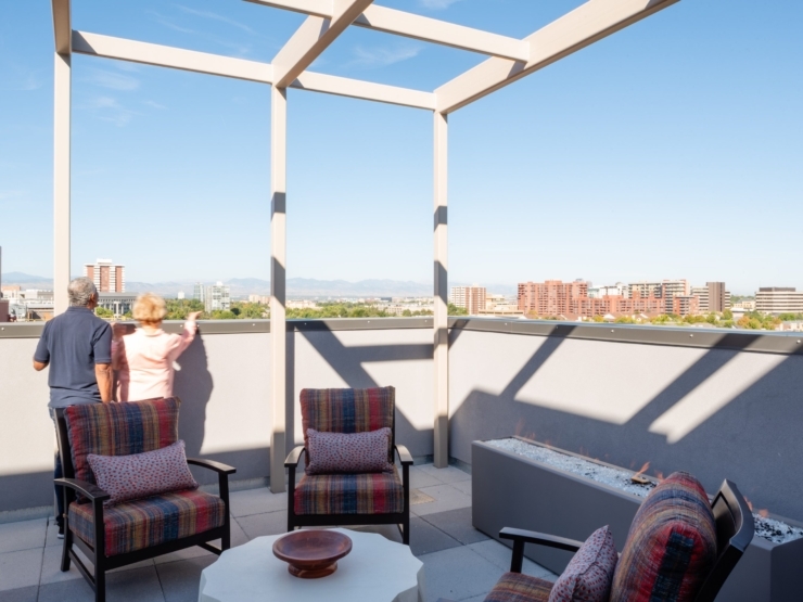A lovely rooftop space invites residents to enjoy stunning views while fostering connection and warmth.