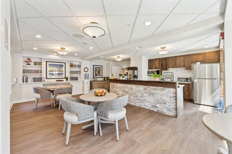 Bright and inviting common area, perfect for gatherings and fostering community connections.