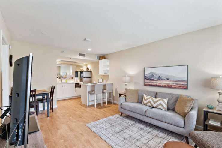 A welcoming living space featuring modern furnishings, perfect for community gatherings and relaxation.