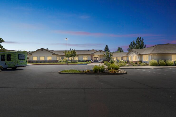 A welcoming retirement community, featuring inviting pathways and a serene atmosphere for all residents.