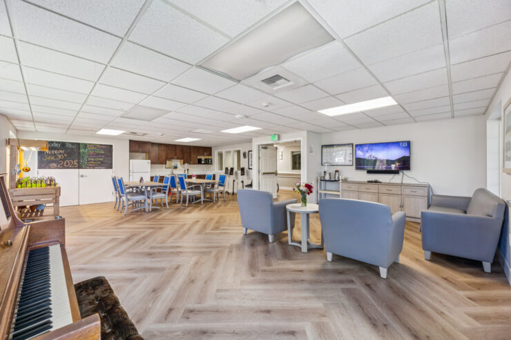 A bright, welcoming common area fosters community and comfort, perfect for socializing and relaxation.