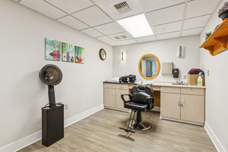 A welcoming salon space designed for relaxation, featuring bright decor and comfortable seating.