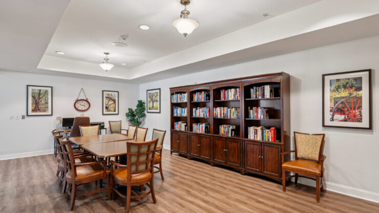 A welcoming space featuring a communal dining area and a well-stocked bookshelf, perfect for gatherings.