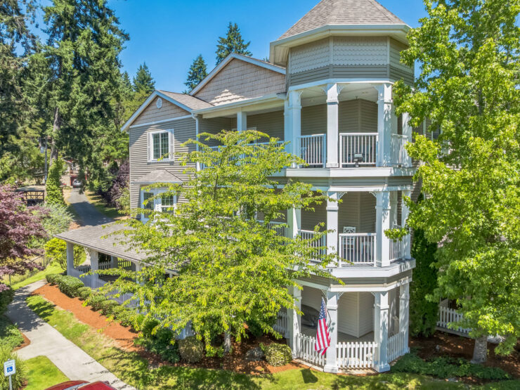 A welcoming retirement community surrounded by nature, featuring spacious balconies and a friendly atmosphere.