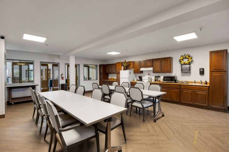 Bright and inviting common area, perfect for community gatherings and shared meals.