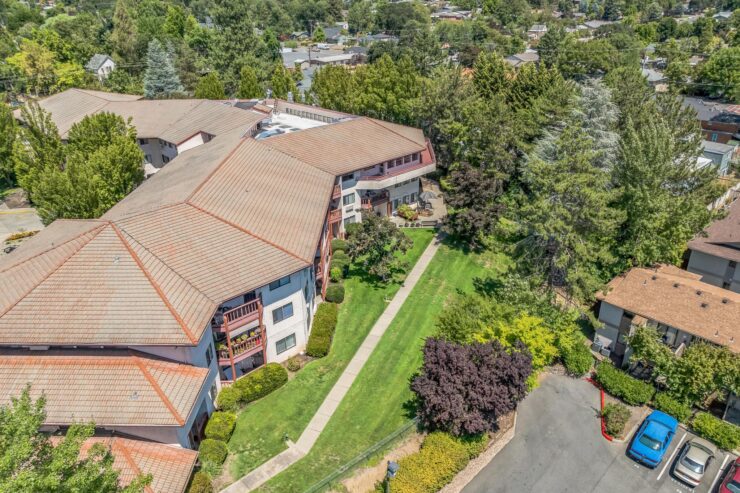 A welcoming community surrounded by lush greenery, perfect for relaxation and connection.