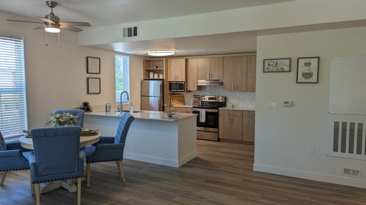 Bright, inviting space featuring modern amenities, perfect for community gatherings and relaxation.