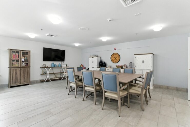 A welcoming dining area, perfect for community gatherings and shared meals, fostering connections.