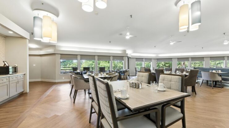 A welcoming dining area filled with light, promoting community and comfort among residents.
