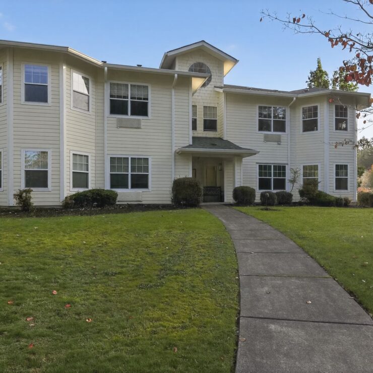 A welcoming community surrounded by lush greenery, perfect for relaxation and connection.