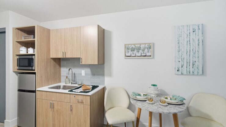 Bright and inviting kitchen space, perfect for shared meals and joyful moments in a welcoming community.