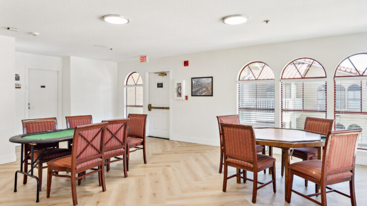 Bright, inviting space for gatherings, featuring comfortable seating and warm natural light.
