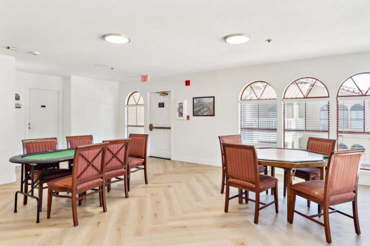 Bright, inviting space for gatherings, featuring comfortable seating and warm natural light.