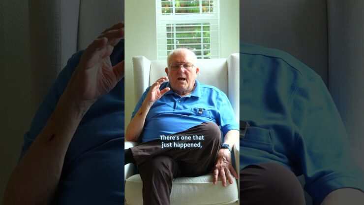 An engaged resident shares stories in a bright, welcoming lounge, fostering connection and warmth.