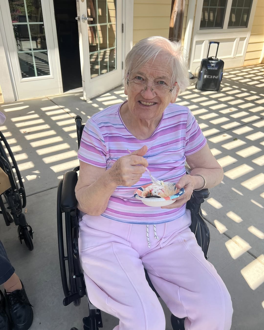 We enjoyed the beautiful weather outside 🌞 with a little yummy treat. 🍨