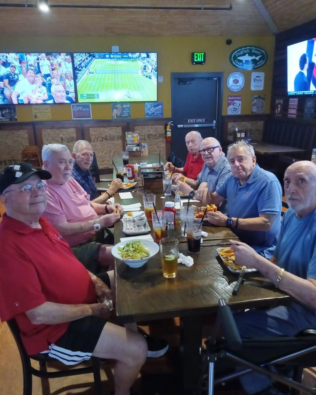 🍔🍺Our men’s lunch at Cold Beers & Cheeseburgers was a great time! We enjoyed some good grub, even better conversations, and the best company. It’s always nice to get out, share laughs, and spend quality time together in a relaxed and fun setting. #AcoyaShea #MensLunch