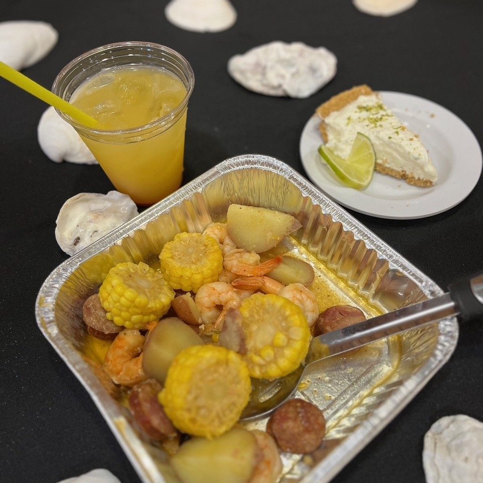 🌊🐚June Fun at the Beach Celebration Dinner🐠🏖️ Our staff at #CogirOfVancouver went above and beyond to bring the beach vibes to us. We are ready for SUMMER! #CogirSeniorLiving Join us next month for a Luau on July 22nd, 2026 Purchase a ticket from the front desk and RSVP 360-896-6081 10011 NE 118th Avenue, Vancouver, Wa 98682