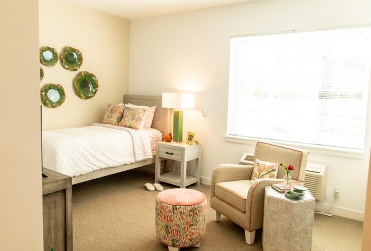 Bright and welcoming private room with comfortable seating and tasteful decor for relaxed living.