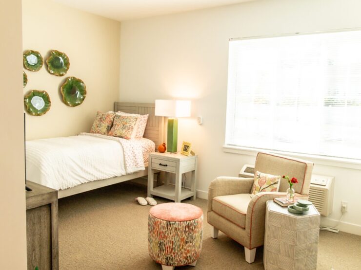Bright and welcoming private room with comfortable seating and tasteful decor for relaxed living.