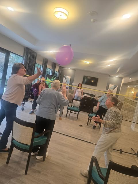 🏐💥 The competition was fierce and the fun was nonstop as our Revere Neighborhood residents enjoyed a rousing game of Chair Volleyball! With teamwork, friendly competition, and plenty of laughter, everyone got in on the action while staying active and engaged. It’s amazing how a simple game can bring so much energy, joy, and connection to the day! 💙 #CadenceChandler #RevereNeighborhood #ChairVolleyball #SeniorLiving #StayActive #HealthyAging #LifeAtCadence #MakingMemories