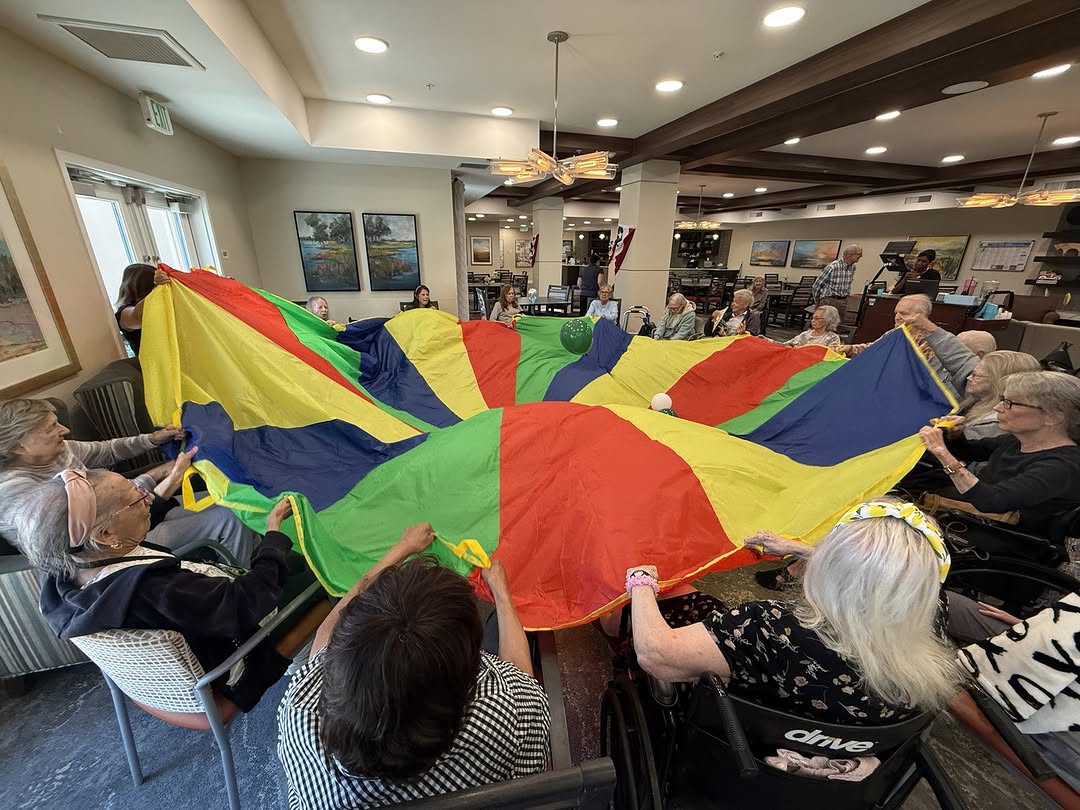 Our residents had a wonderful time making colorful waves, sharing laughter, and enjoying a classic parachute game together! Activities like these encourage movement, teamwork, and, most importantly, create joyful moments that bring everyone closer. 🌈❤️ . . . #SeniorLiving #ActiveAging #CommunityJoy #Cadenceliving #teamwork #livinglifetothefullest