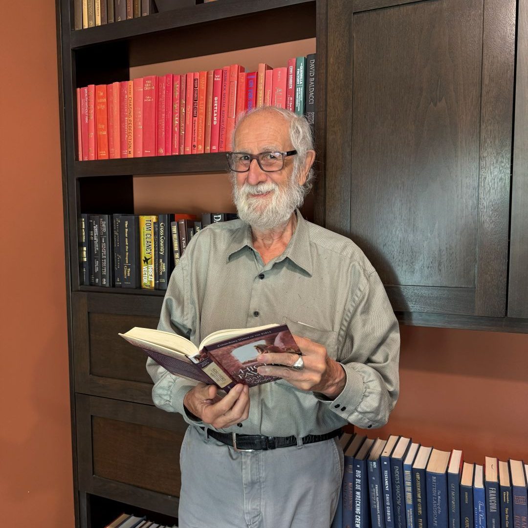 Born and raised in England, David has always had a passion for learning and the arts. After spending 14 years as a librarian and later working in the computer industry, David still surrounds himself with things he loves. You can often find him enjoying quiet moments in one of this favorite places the Cadence Library! . . . #seniorliving #amazingresidents #cadenceliving #livinglifetothefullest