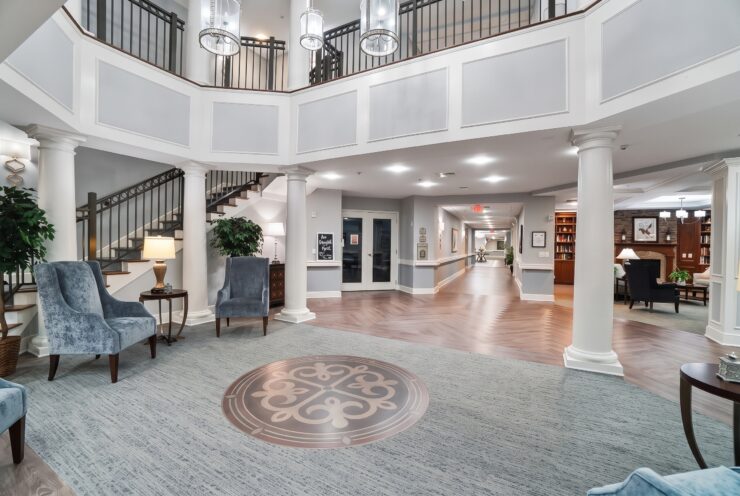 Bright, elegant retirement home foyer with comfortable seating, tasteful decor, and inviting community spaces.