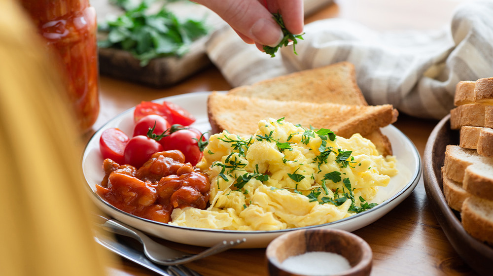 Scrambled eggs with bread toast and baked beans